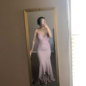 A pretty blush dress. 😚